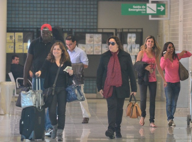 Ana Carolina no aeroporto (Foto: William Oda / Foto Rio News)