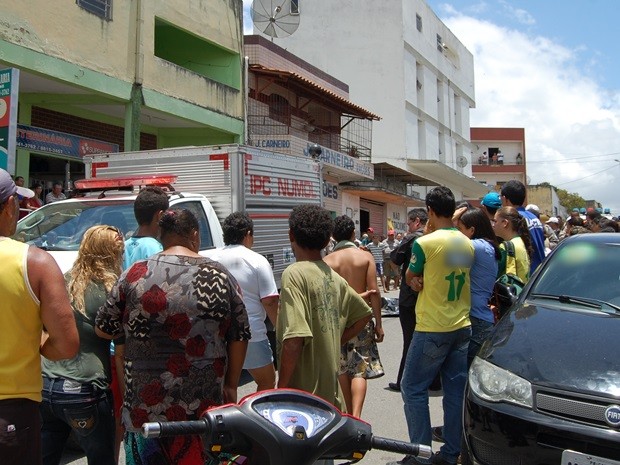 Acidente aconteceu próximo à Feira Central de Campina Grande (Foto: Diogo Almeida/G1 PB)