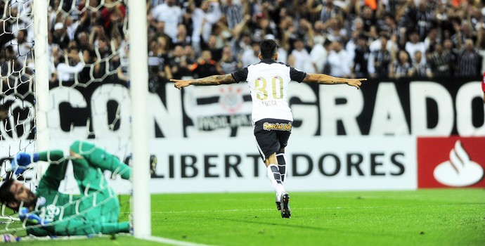 Lucca comemora gol contra o Cerro Porteño (Foto: Marcos Ribolli)