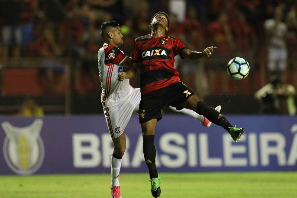 Sport e Flamengo fizeram partida equilibrada de forma geral (Foto: Aldo Carneiro / Pernambuco Press)