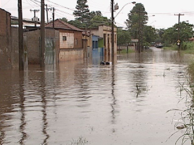 G1 - Chuva Provoca Alagamentos Em 'conhecidos' Pontos De Bauru, SP ...