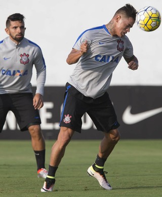 Tite reforça o meio e leva 22 jogadores para enfrentar o Vitória; veja a lista