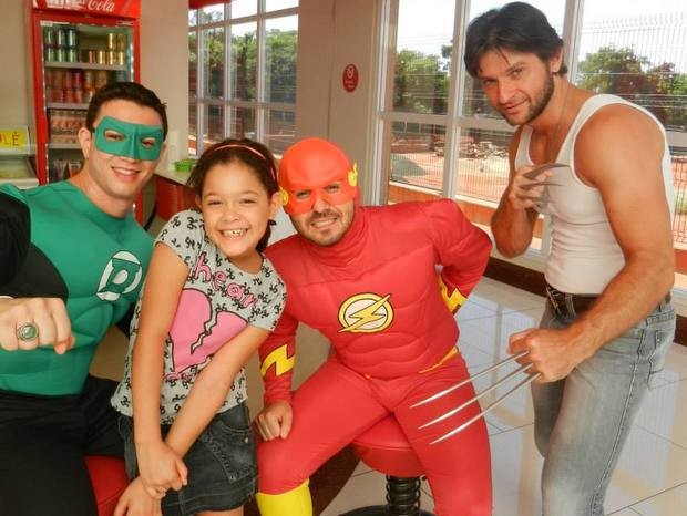 Sósia de Wolverine integra projeto voluntário para crianças com câncer (Foto: Heróis na Luta Contra o Câncer/ Arquivo Pessoal) Sósia de Wolverine integra projeto voluntário para crianças com câncer (Foto: Heróis na Luta Contra o Câncer/ Arquivo Pessoal)