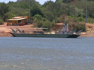 A balsa transportaria veículos e passsageiros de Alto Alegre para Mucajaí  (Foto: Reprodução/TV Roraima)