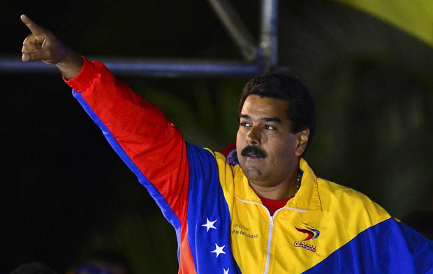 O presidente eleito da Venezuela, Nicolás Maduro, celebra sua vitória neste domingo (14) no Palácio de Miraflores, em Caracas (Foto: Reuters)