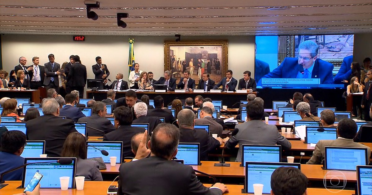 Jornal Hoje - Comissão do impeachment volta a se reunir ...