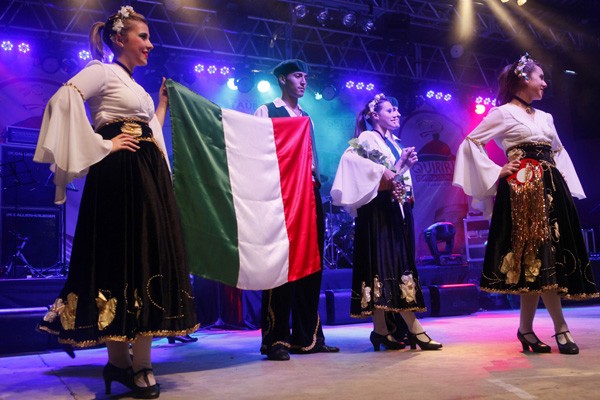 Apresentação de dabça italiana durante a Festa de Quiririm em 2012. (Foto: Divulgação/Festa de Quiririm)