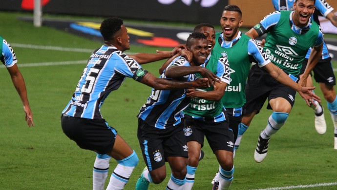 Bolanos gol Grêmio x Atlético-MG (Foto: Agência Estado)