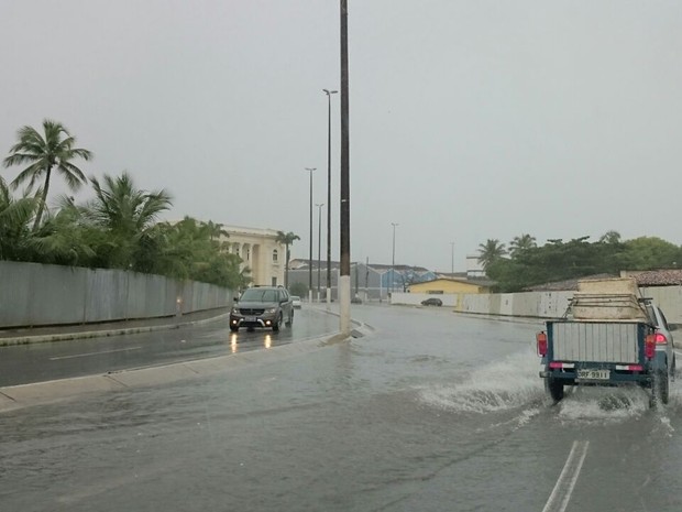 Ruas ficaram alagadas no Jaraguá (Foto: Cau Rodrigues/G1)