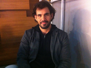 Juliano Cazarré visitou a RBS TV (Foto: Gabriela Haas/ G1)