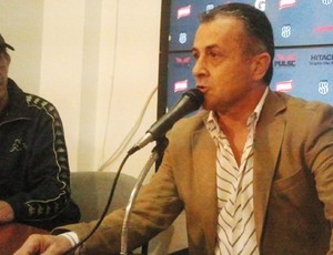 Ocimar Bolicenho, gerente administrativo da Ponte Preta (Foto: Bernardo Medeiros/ Globoesporte.com)