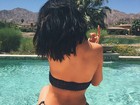 Kylie Jenner publica foto de biquíni de 'frente e verso' e ganha elogios 