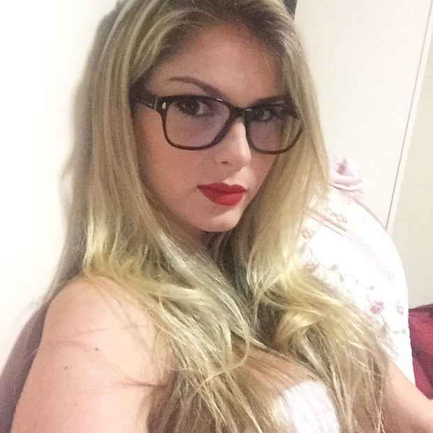 Bárbara Evans posa de óculos para selfie (Foto: Instagram/ Reprodução)