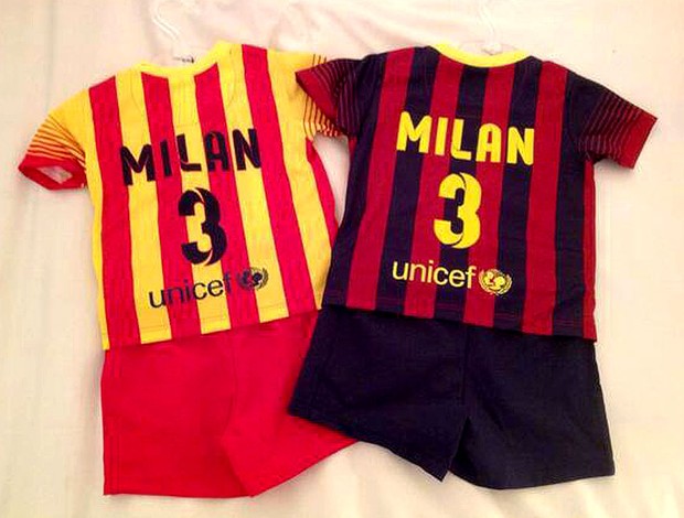 Pique uniforme filho milan (Foto: Reprodução Facebook)