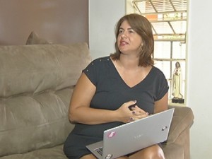 Professora Karina Macri: sem rede social durante a Quaresma (Foto: Reprodução/TV TEM)