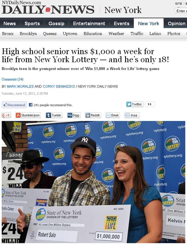 Robert Salo, de 18 anos, recebe o primeiro cheque de US$ 1 milhão em foto do NY Daily News (Foto: Reprodução)