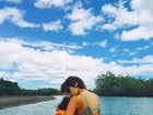 De biquíni, Isabella Santoni posta foto de suas férias no Ceará