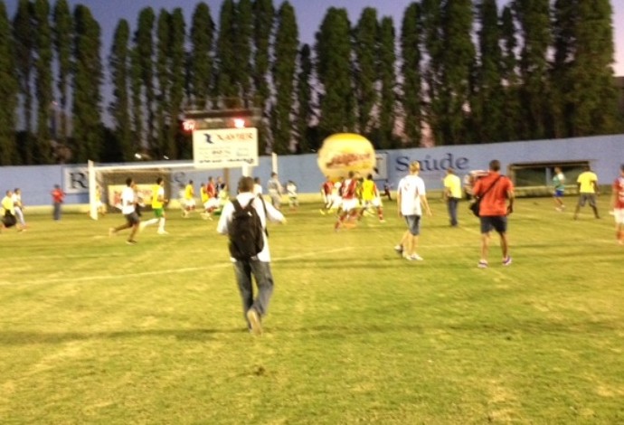 Uberaba Mamoré Módulo II Mineiro confusão invasão de campo (Foto: Felipe Santos)