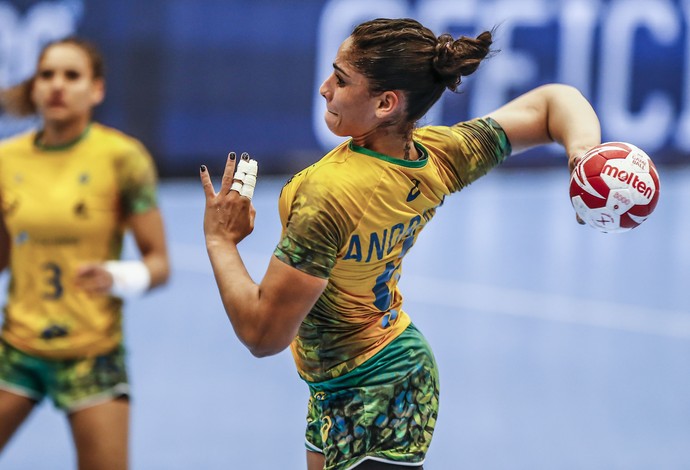 Amanda tenta jogada na vitória do Brasil sobre o Congo (Foto: Wander Roberto/inovafoto)
