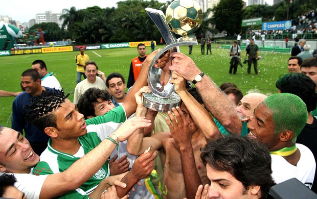 Palmeiras comemoração título Série B 2003 (Foto: Fernando Pilatos / Futura Press )