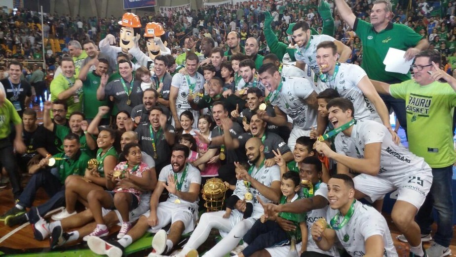 Bauru vira a série, vence o Paulistano e conquista primeiro título do NBB 