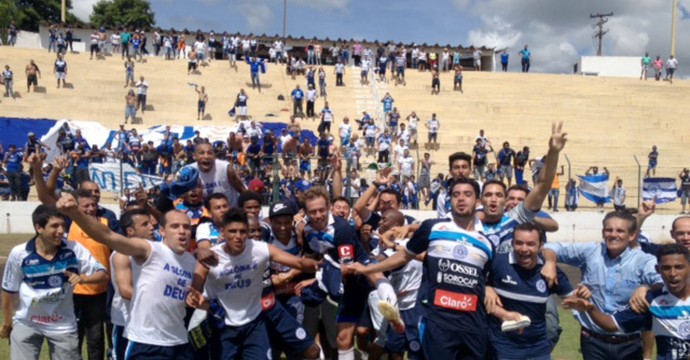 São Bento festeja acesso após vitória sobre o Catanduvense (Foto: Patrick Lima / TV TEM)