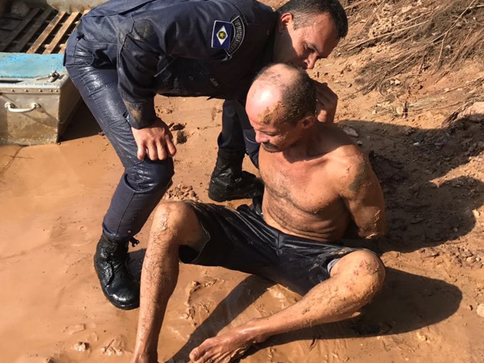 Laércio de Oliveira foi preso e levado para uma delegacia da Polícia Civil (Foto: Polícia Militar/Divulgação)