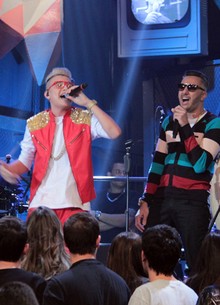 MC Gui canta com seu pai (TV Globo/Altas Horas)