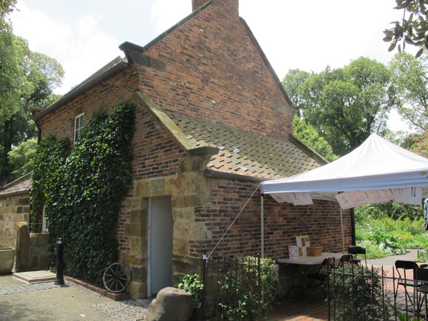 A casa onde James Cook Passou a Infância, que hoje fica em Melbourne (Foto: Flávia Mantovani/G1)