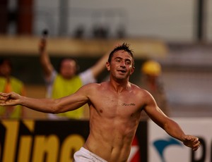 Leandro Cearense marcou o gol da vitória do Remo sobre o Paysandu, no primeiro Re-Pa de 2013 (Foto: Tarso Sarraf/O Liberal)