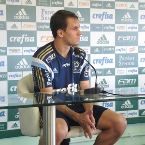 Lucas admite desempenho abaixo do esperado, mas nega crise no Verdão