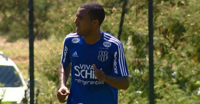 Breno Lopes, lateral-esquerdo Ponte Preta (Foto: Carlos Velardi/ EPTV)
