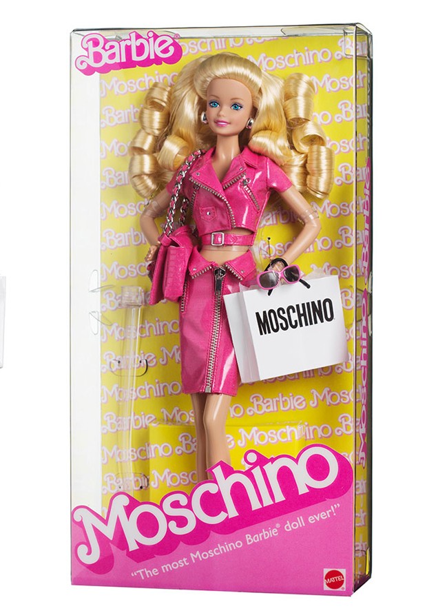 Quando lançou a coleção de verão 2015, a Moschino criou uma edição limitada (e quase inacessível) da boneca Barbie (Foto: Reprodução)