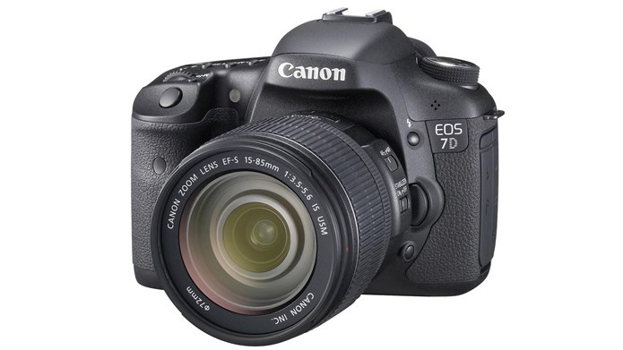 Além de ser uma ótima câmera profissional, a EOS 7D ainda é compatível com a maior parte das lentes da Canon (Foto: Divulgação/Canon)
