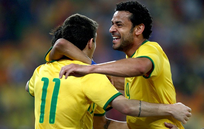 Oscar e Fred brasil gol África do Sul amistoso (Foto: Mowa Press)