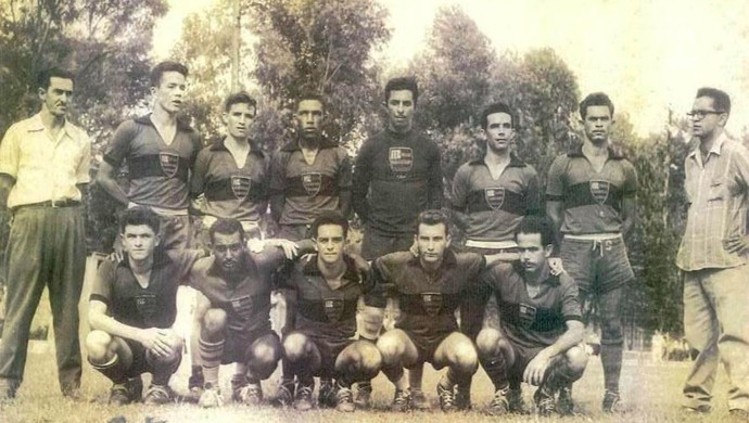 Atletas jogadores Flamengo Divinópolis 1956 futebol mg (Foto: Flamengo de Divinópolis/Acervo)