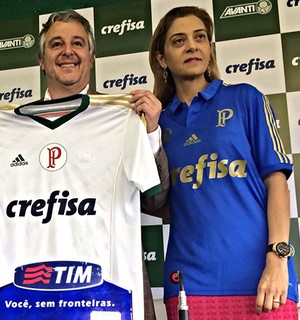 Parceira garante que seguirá no Palmeiras, que desiste de camisa retrô