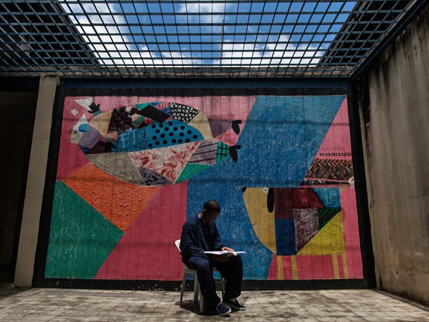 Interno da Fundação Casa da Raposo Tavares se prepara para o Enem  (Foto: Victor Moriyama/ G1)