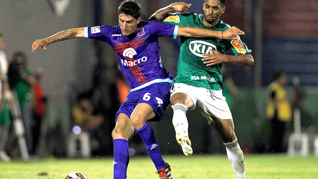 Vilson do Palmeiras no jogo contra o Tigre (Foto: Reuters)