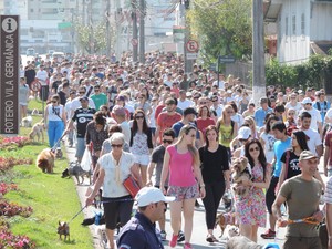 18ª Cãominhada reuniu milhares de pessoas e animais de estimação em Blumenau (Foto: Jaime Batista da Silva/Divulgação)