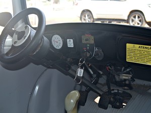 Segundo o empresário, minifusca é uma réplica quase perfeita de um carro do tamanho normal (Foto: Caio Fulgêncio/G1)