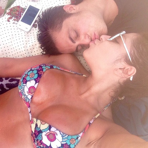 Thammy Miranda dá beijo em Andressa Ferreira (Foto: Reprodução/Instagram)