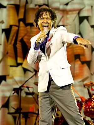 O cantor Djavan, que lança CD e DVD em show em Brasília (Foto: Marcos Hermes/Divulgação) O cantor Djavan, que lança CD e DVD em show em Brasília (Foto: Marcos Hermes/Divulgação)