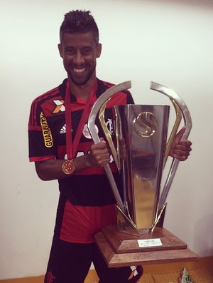 Léo Moura, taça, Flamengo (Foto: Reprodução / Instagram)
