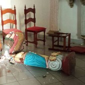 Jovem destrói santos em igreja e é detido (Jovem destrói santos em igreja e é preso (G1/ G1))