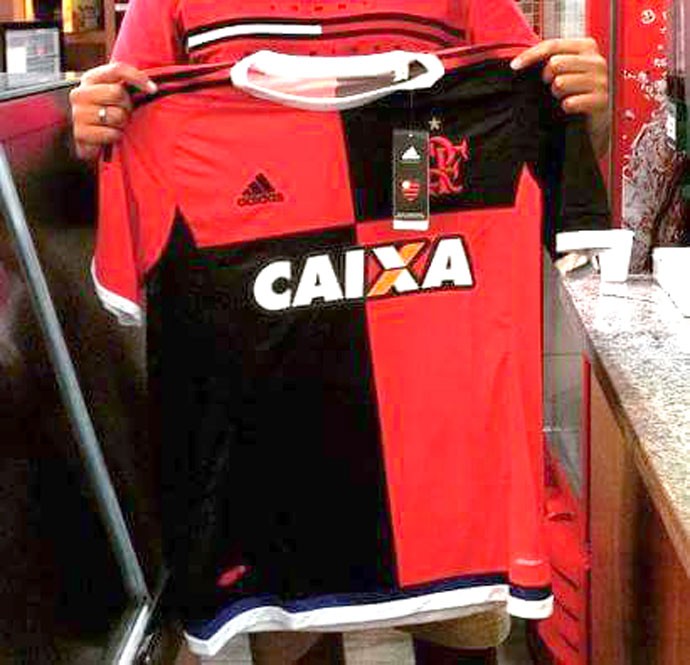 Terceira camisa do Flamengo vaza na internet