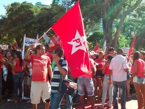 Manifestantes se concentram para protesto a favor do governo Dilma em Salvador. Bahia. 18.03.16. 15h (Foto: Rafael Teles / G1)