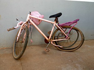 Bicicleta que os irmãos usaram no dia do acidente (Foto: Halex Frederic/G1) Bicicleta que os irmãos usaram no dia do acidente (Foto: Halex Frederic/G1)