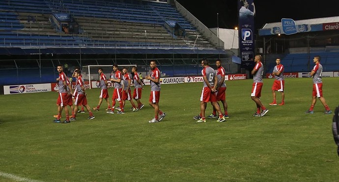 Jogadores do São Paulo em Guayaquil (Foto: Rubens Chiri / site oficial do São Paulo FC)