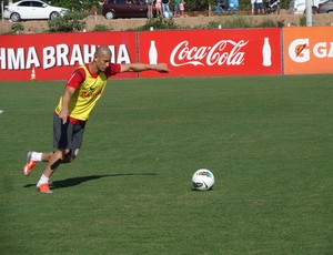 Nei lateral-direito Inter (Foto: Tomás Hammes / GLOBOESPORTE.COM)